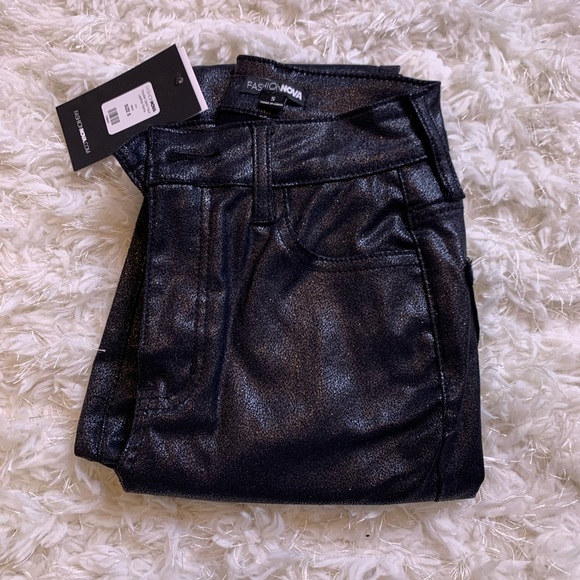 Black faux leather pants - Picture 8 of 10